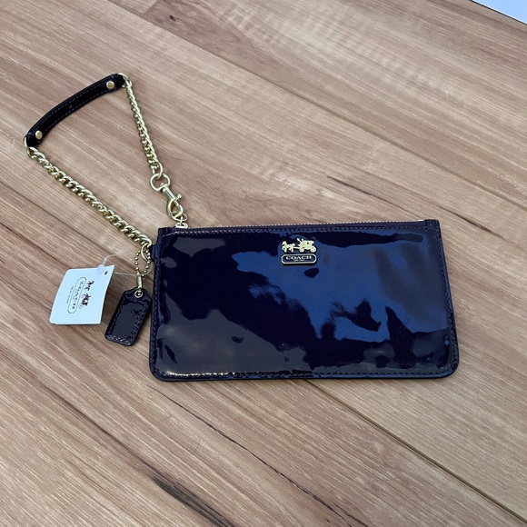COACH MADISON PATENT CHAIN WRISTLET IN AUBERGINE - Picture 1 of 5